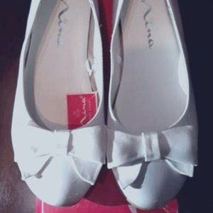 White Patent Nina (Pegasus) Flats with Bow Size 4 Big Girls